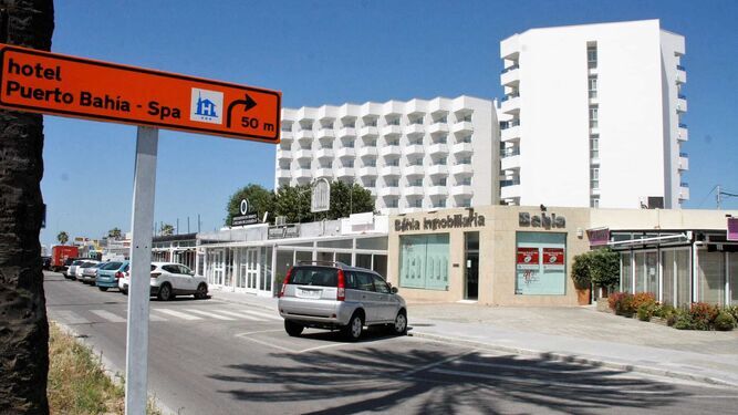 Una imagen del hotel Puerto Bahía, junto a la playa de Valdelagrana.