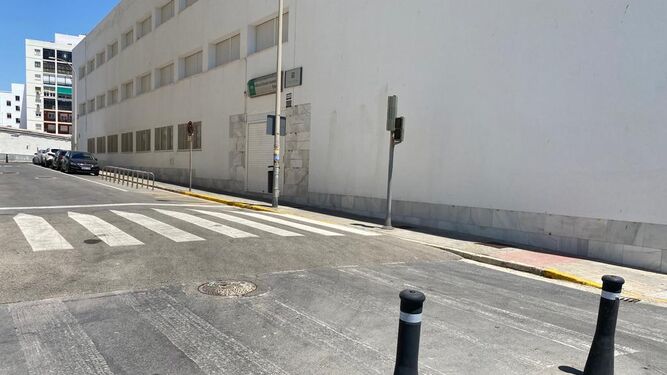 Las calle Marianista Cubillo, totalmente solitaria una vez que el colegio ha dejado de tener actividad debido a las vacaciones