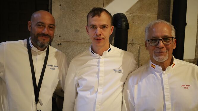 José Roca Cabrera,  a la derecha, jefe de cocina de la Moncloa, con sus homólogos de Israel y Estonia