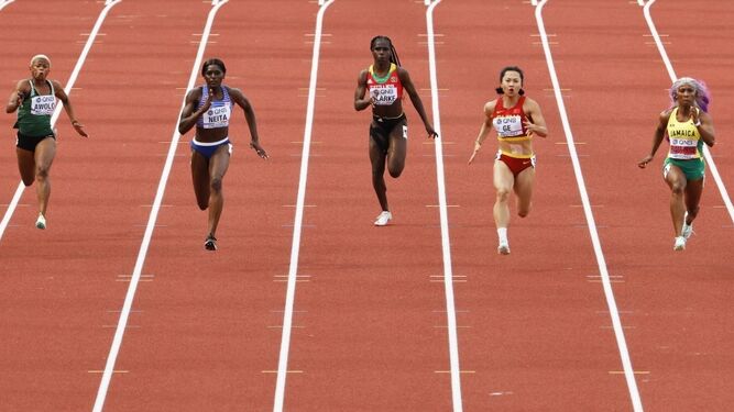 Una de las series de los 100 metros, con la jamaicana Shelly-Ann Fisher-Price a la derecha.