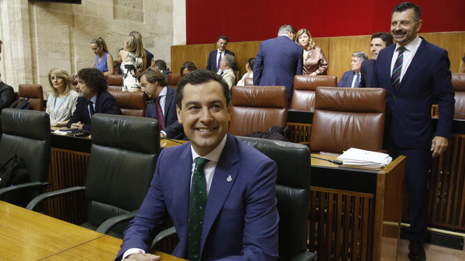 Juanma Moreno en el Parlamento andaluz