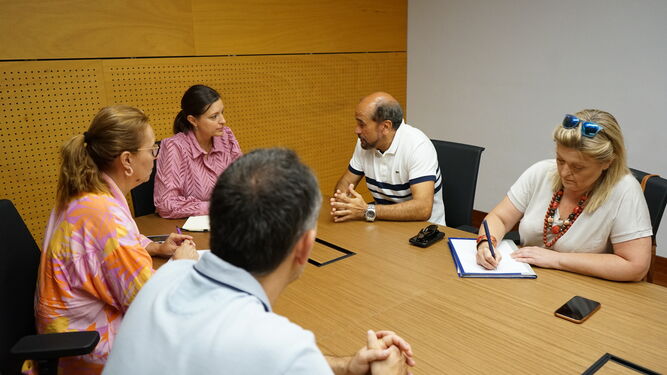 Cavada y Barrera, reunidas con los profesionales de la unidad móvil que presta servicio en San Fernando.