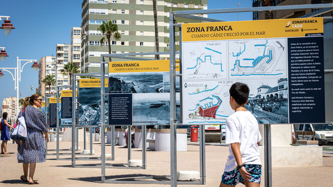 Una imagen de la Exposición de Zona Franca, ya en el Paseo Marítimo de Cádiz.