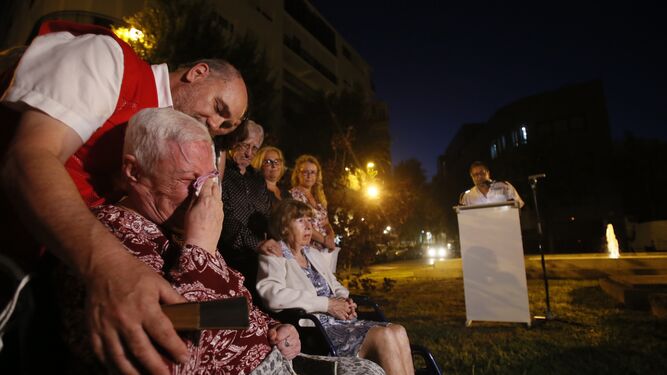 Un momento del acto de homenaje a las víctimas de la Explosión de 1947 en Cádiz en su 70 aniversario.