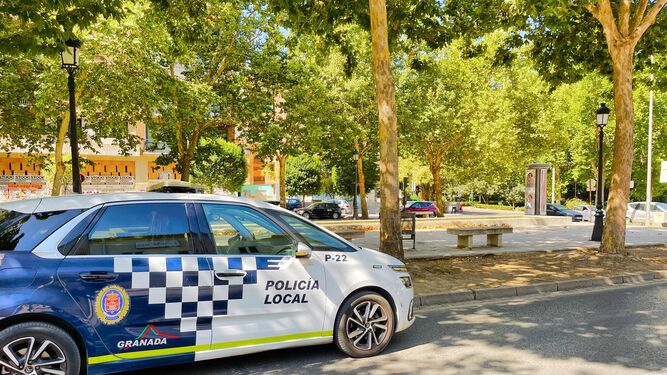 Un vehículo de la Policía Local de Granada
