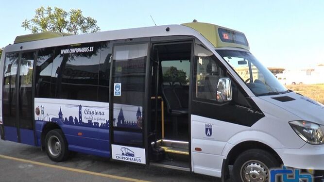 El autobús urbano que está en servicio en Chipiona desde el pasado 1 de julio.