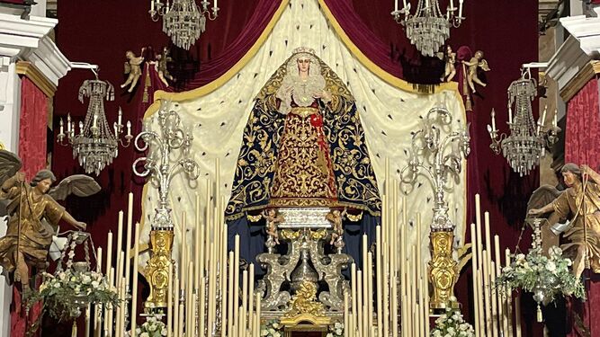 La Virgen de las Penas, en el altar del triduo que finalizó el domingo.
