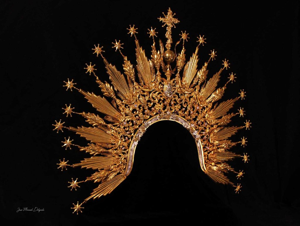 Diadema de la Virgen de las Penas, donada por los cargadores de Misericordia.