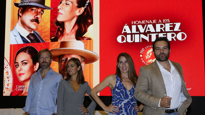 Los actores que protagonizan la obra 'Homenaje a los Álvarez Quintero'.
