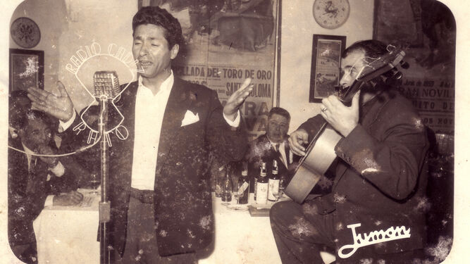 El cantaor Santiago Donday con el guitarrista Eloy Blanco.