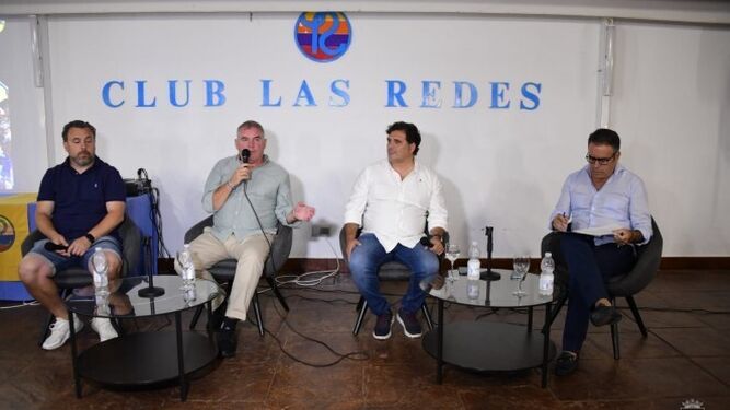 Sergio González (i), Manuel Vizacíno y Rafal Contreras en el acto en Las Redes.