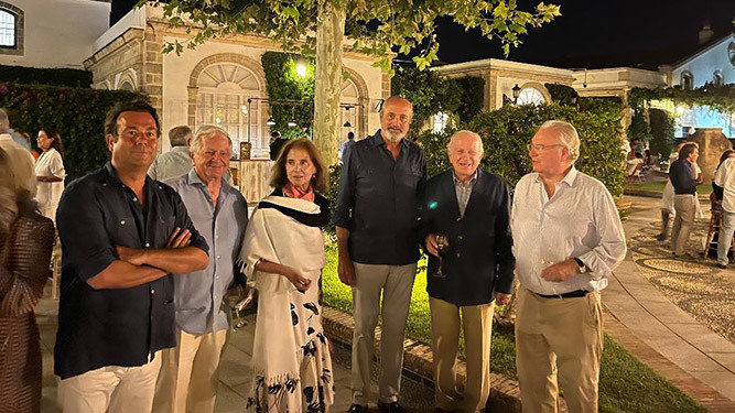 Iván Llanza, José  Gandía, Isabel León, José Ramón Fernández de Mesa, Carlos Oriol y Tomás Osborne.