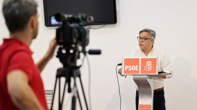 Óscar Torres (PSOE), este jueves, durante la rueda de prensa de balance de verano e inicio del curso político municipal