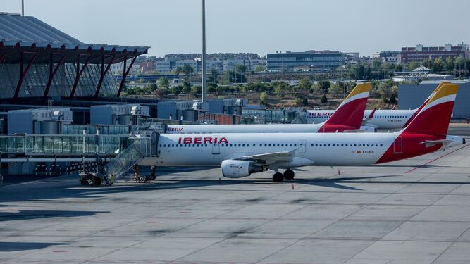 Aviones de Iberia en la pista