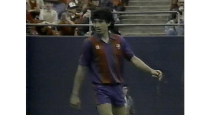 Mágico González, de azulgrana durante uno de los dos partidos que disputó con el Barcelona.