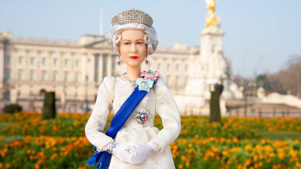 El homenaje de Mattel a Isabel II, inmortalizando su legado y feminidad en forma de una mu&ntilde;eca Barbie
