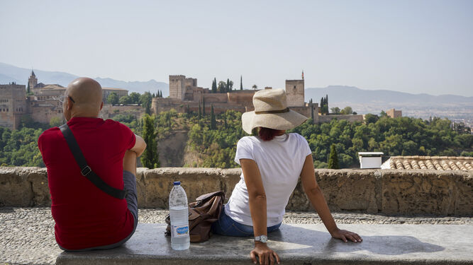 Con esta imponente imagen de la Alhambra desde el Mirador de San Nicolás, hasta el agua vale!