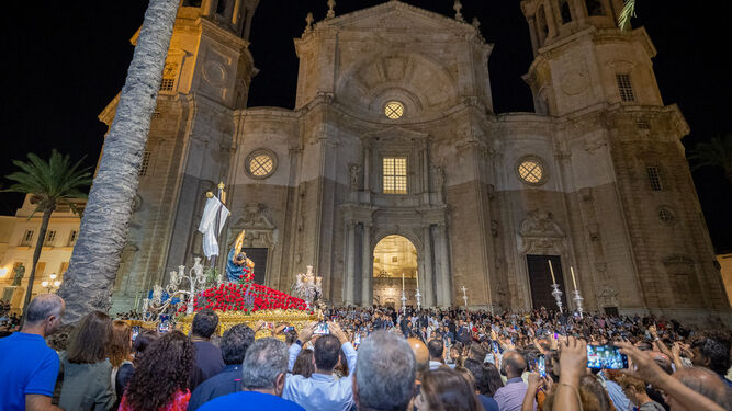 Lleno en la plaza de la Catedral en el traslado del Caminito el pasado septiembre para participar en la magna.