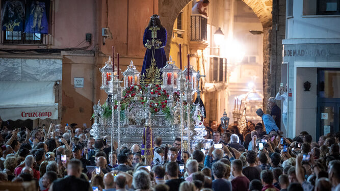 El Medinaceli llegando ayer, sin música, a la Catedral