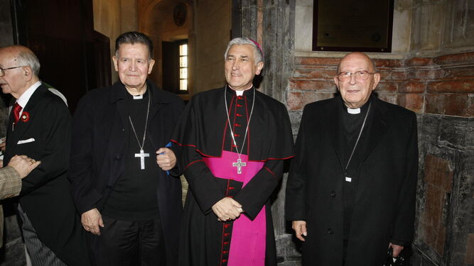 Los tres últimos obispos de Cádiz: Antonio Ceballos, Rafael Zornoza y Antonio Dorado.
