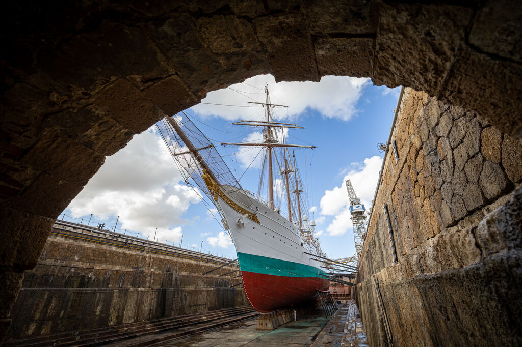 Un recorrido completo por las obras del buque escuela 'Juan Sebasti&aacute;n de Elcano'