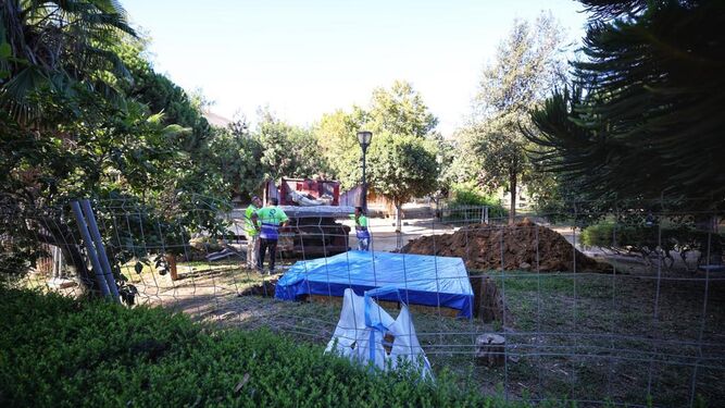 El columbario romano ya instalado en el parque de Kotinoussa