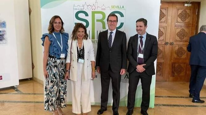 La trebujenera Milagros Cabral, de Mariquita Trasquilá, ha recibido el premio Comercio Rural en el Congreso Nacional del Comercio.