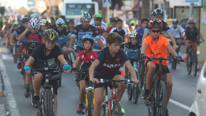 Participantes en el último Día de la Bici celebrado en San Fernando.