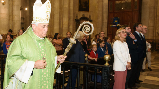 El obispo, en la catedral de Cádiz, para presidir la misa de Acción de Gracias.