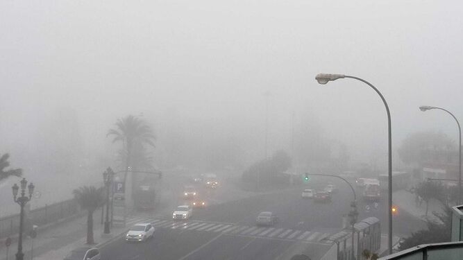Martes de niebla intensa en Cádiz.