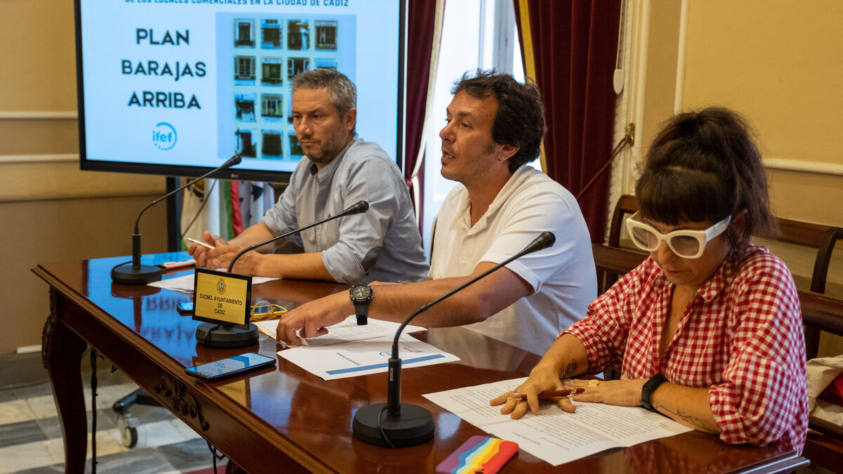 El alcalde de Cádiz, José María González 'Kichi', se encargó de presentar este nuevo plan para reactivar el comercio local