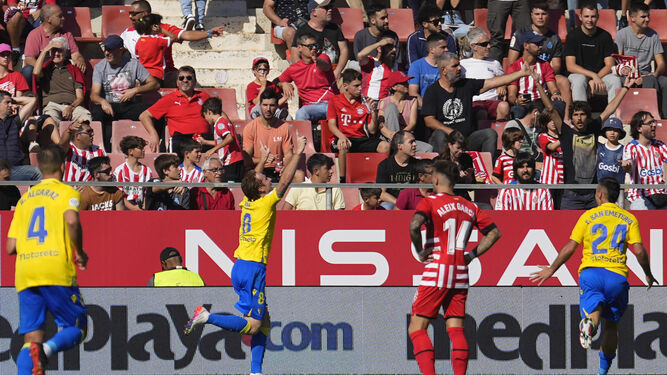 Álex Fernández celebra el gol ante el Girona.