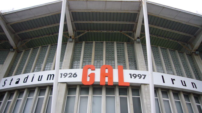 Fachada principal del Stadium Gal, donde juega el Real Unión.