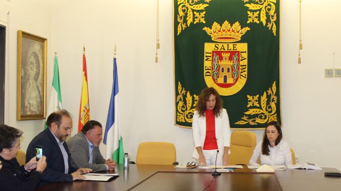 La nueva alcaldesa Remedios Palma en la sesión plenaria de su investidura.