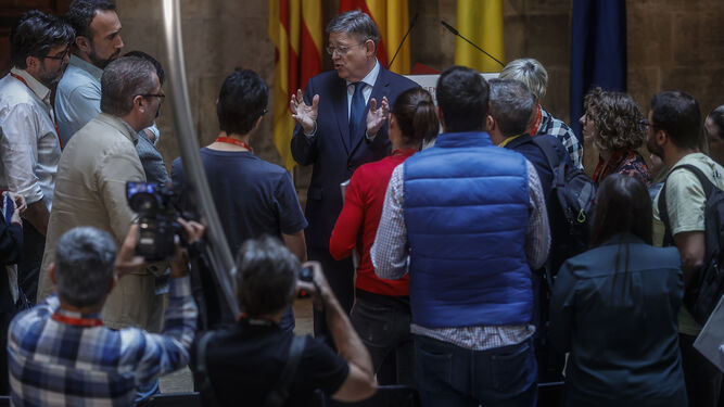 El presidente de la Generalitat valenciana, Ximo Puig, valora ante los medios la decisión de Volkswagen y Seat respecto a la instalación de la gigafactoría en Sagunto.