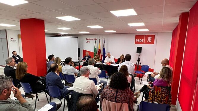 Ruiz Boix con la Ejecutiva del PSOE en Jerez.