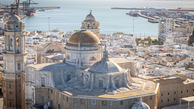 Vistas aéreas de la Catedral de Cádiz