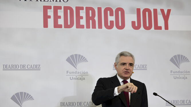 Pedro Pérez-Llorca  durante su discurso en el VI Premio Federico Joly