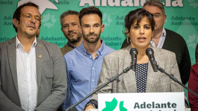 Teresa Rodríguez y Kichi, en la presentación de David de la Cruz como candidato a la Alcaldía de Cádiz.