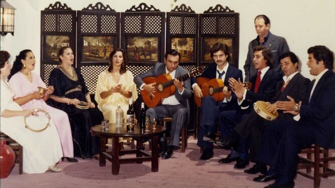 Coro de la Cátedra de Flamencología que grabó los dos primeros números.