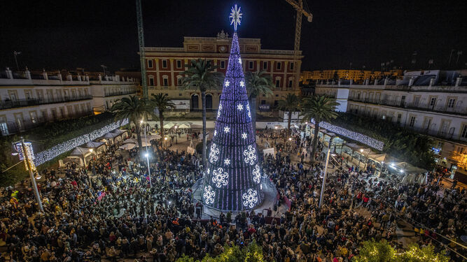 Imagen panorámica de la plaza del Rey de San Fernando en unas navidades anteriores