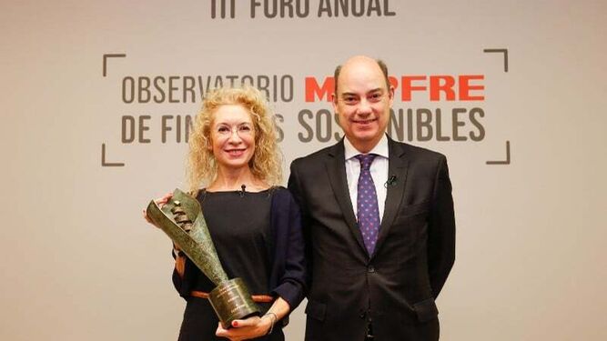 Ana Campón, CFO de Siemens España y Portugal con José Manuel Inchausti, vicepresidente de Mapfre y CEO de Iberia.