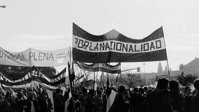 La manifestación de 1977 en Sevilla en una imagen captada por Manuel Ruesga Bono