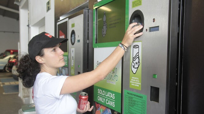 Unión Portuense propone instalar máquinas que recompensan por reciclar.