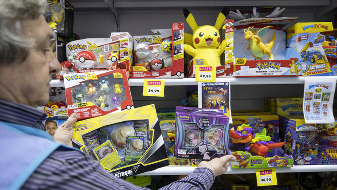 Varios juguetes de Pokémon, uno de los más buscados en las Navidades de 2022.