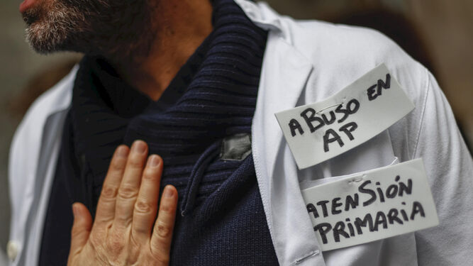 Un médico de Atención Primaria protesta en la Comunidad de Madrid.