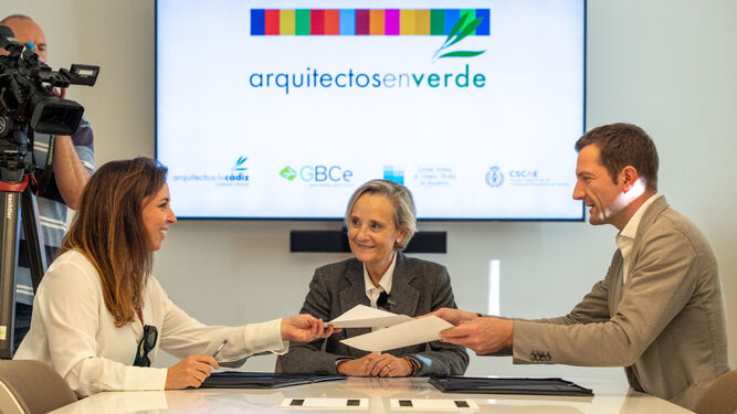 Firma del convenio entre el Colegio de Aruquitectos de Cádiz y GBC España en Cádiz