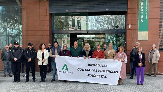 La concentración en la puerta de la Delegación de Gobierno de la Junta de Andalucía.