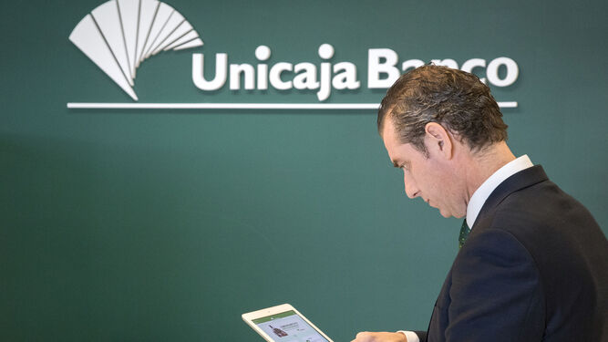 Aplicación de Unicaja Banco en una tablet.