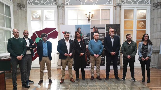 Foto de grupo en la Diputación de Pontevedra.